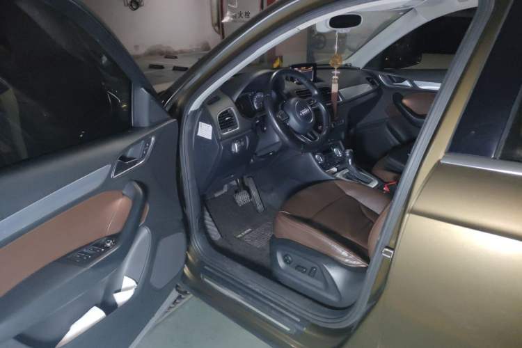 Used Audi Q3 2015 35 TFSI Comfort Model Driver Seat