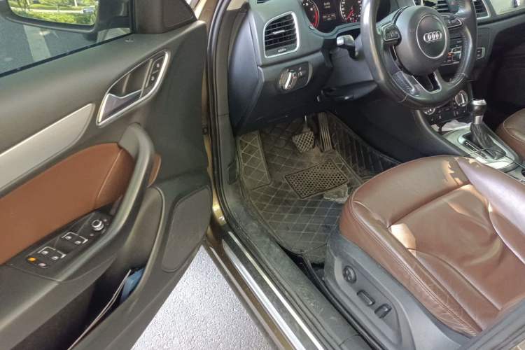 Used Audi Q3 2015 35 TFSI quattro Technology Edition Driver Seat