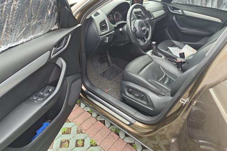 Used Audi Q3 2015 35 TFSI Comfort Model Driver Seat