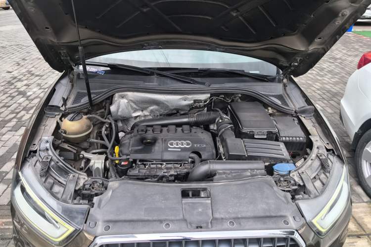 Used Audi Q3 2015 35 TFSI Comfort Model Engine Bay