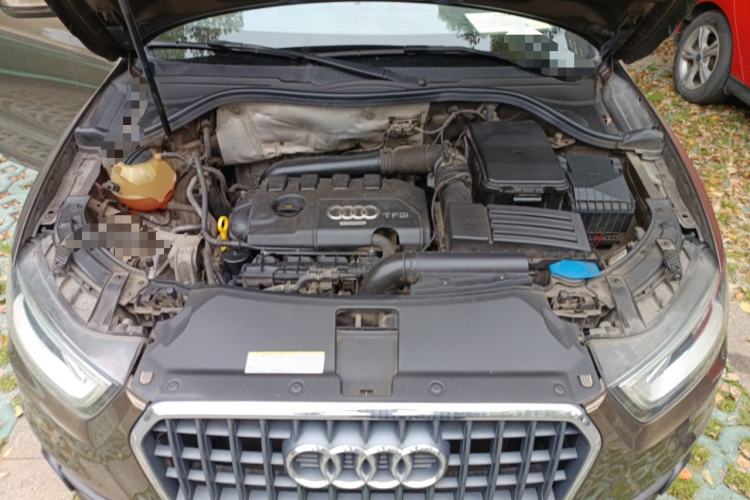 Used Audi Q3 2015 35 TFSI Comfort Model Engine Bay