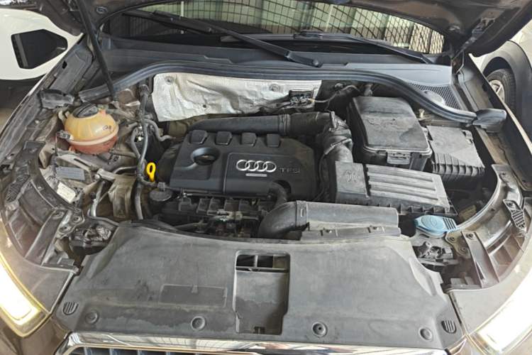 Used Audi Q3 2015 35 TFSI Comfort Model Engine Bay