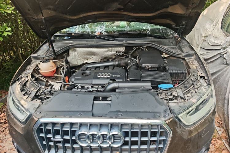 Used Audi Q3 2015 35 TFSI quattro Technology Edition Engine Bay