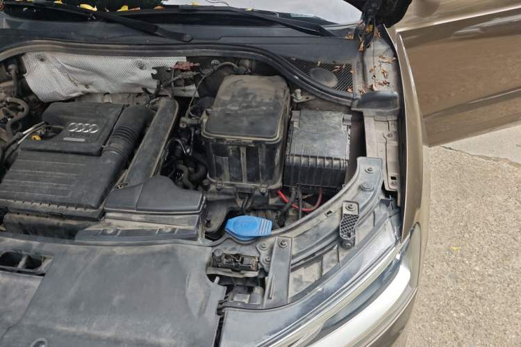 Used Audi Q3 2015 30 TFSI Comfort Model Engine Bay Left