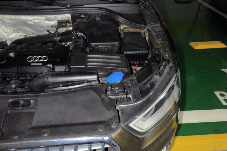 Used Audi Q3 2015 35 TFSI Comfort Model Engine Bay Left