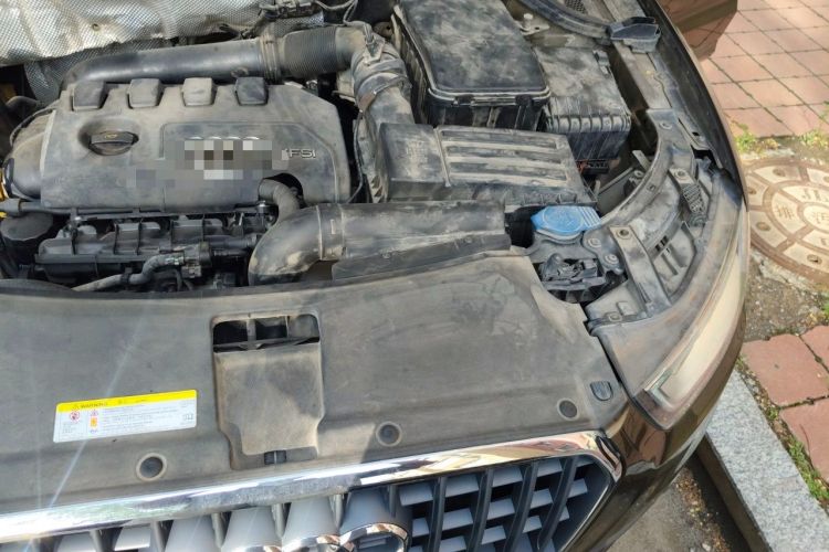 Used Audi Q3 2015 35 TFSI Comfort Model Engine Bay Left