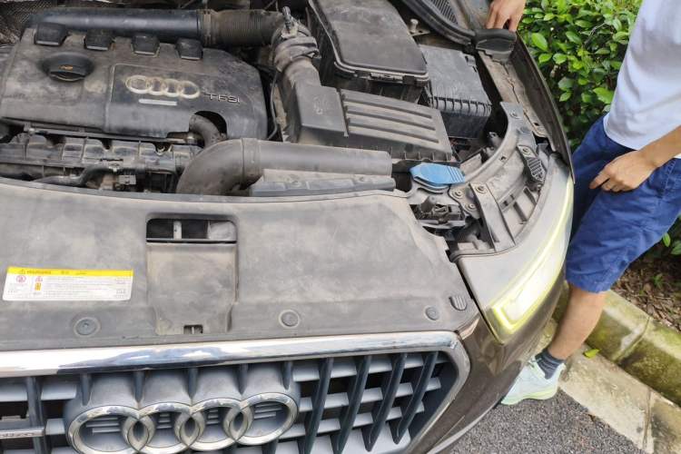 Used Audi Q3 2015 35 TFSI quattro Technology Edition Engine Bay Left