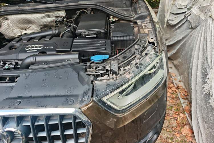 Used Audi Q3 2015 35 TFSI quattro Technology Edition Engine Bay Left