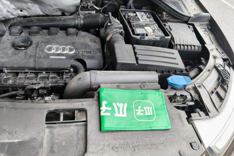 Used Audi Q3 2015 35 TFSI Comfort Model Engine Bay Left