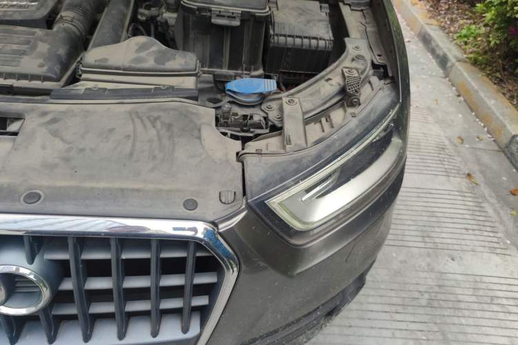Used Audi Q3 2015 30 TFSI Comfort Model Engine Bay Left