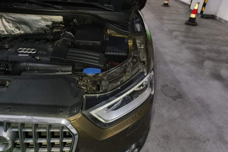 Used Audi Q3 2015 35 TFSI Ambition Edition Engine Bay Left