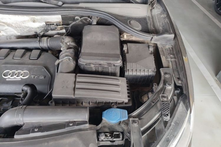 Used Audi Q3 2015 35 TFSI Comfort Model Engine Bay Left