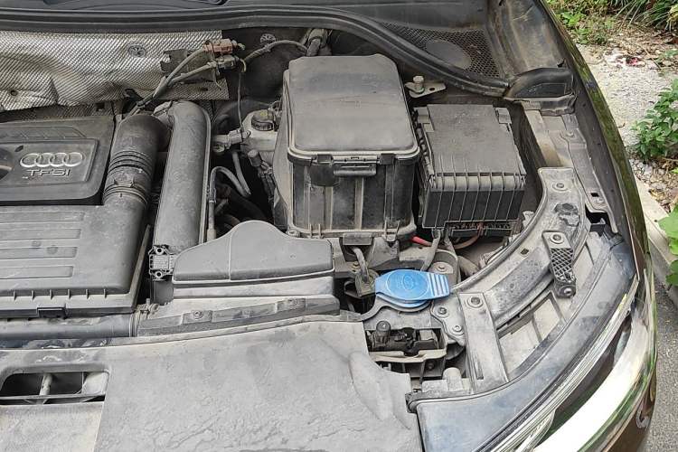 Used Audi Q3 2015 30 TFSI Comfort Model Engine Bay Left