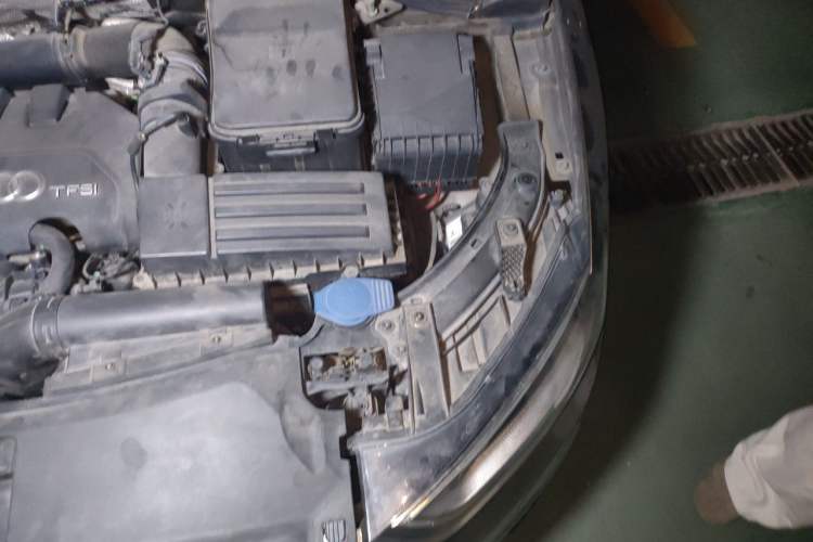 Used Audi Q3 2015 35 TFSI Comfort Model Engine Bay Left