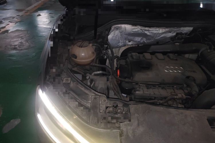 Used Audi Q3 2015 35 TFSI Comfort Model Engine Bay Right