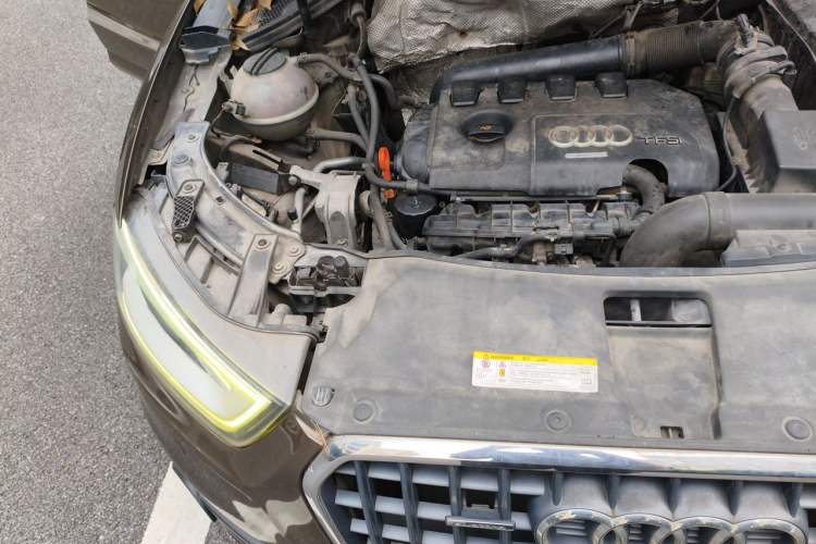 Used Audi Q3 2015 35 TFSI quattro Technology Edition Engine Bay Right