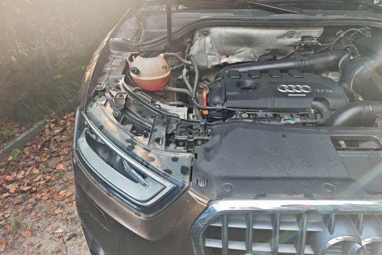 Used Audi Q3 2015 35 TFSI quattro Technology Edition Engine Bay Right