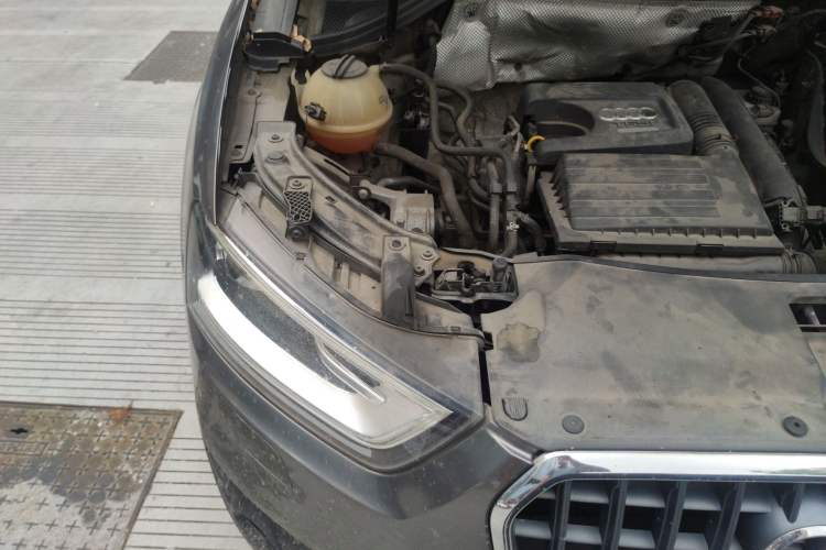 Used Audi Q3 2015 30 TFSI Comfort Model Engine Bay Right