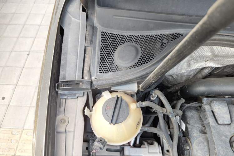 Used Audi Q3 2015 35 TFSI Comfort Model Engine Bay Right