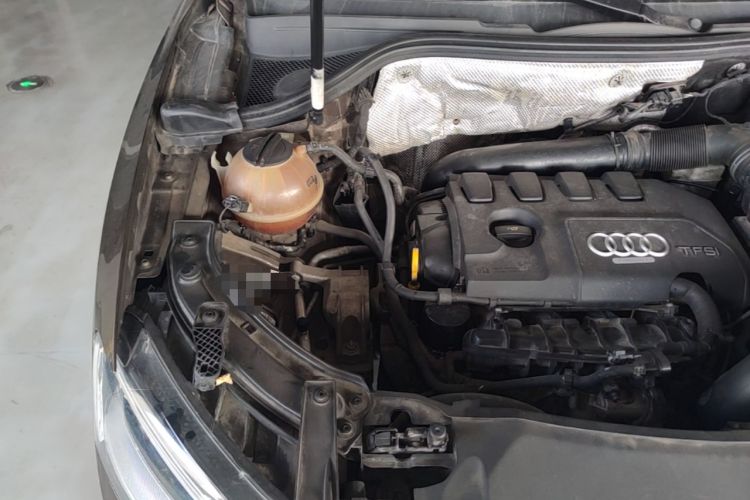 Used Audi Q3 2015 35 TFSI Comfort Model Engine Bay Right