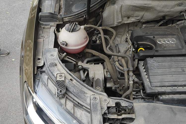 Used Audi Q3 2015 30 TFSI Comfort Model Engine Bay Right