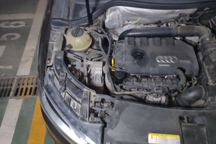 Used Audi Q3 2015 35 TFSI Comfort Model Engine Bay Right