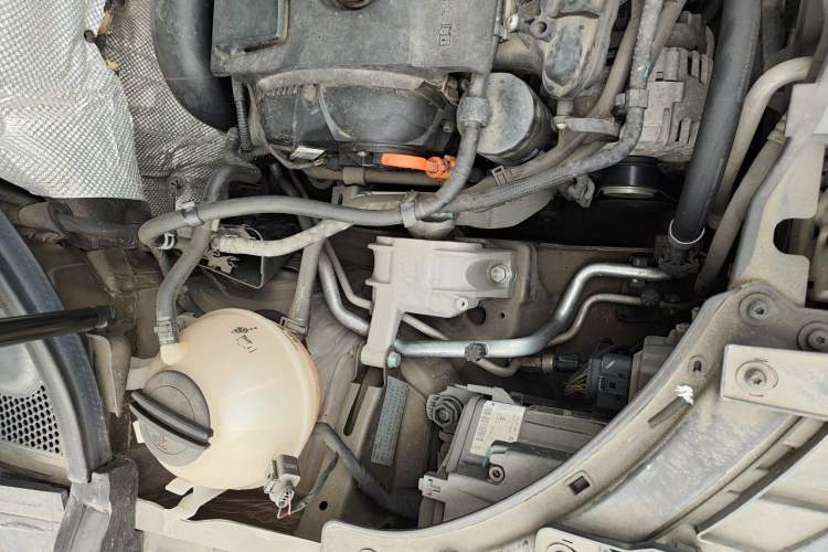 Used Audi Q3 2015 35 TFSI Comfort Model Engine Bay Right