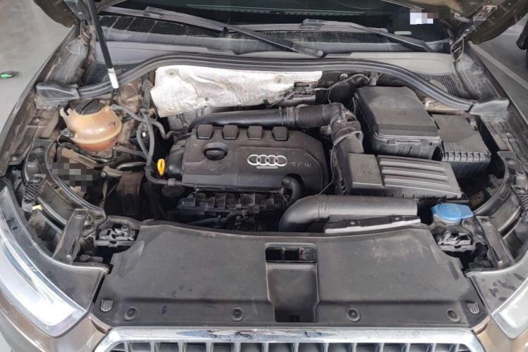 Used Audi Q3 2015 35 TFSI Comfort Model Engine Bay