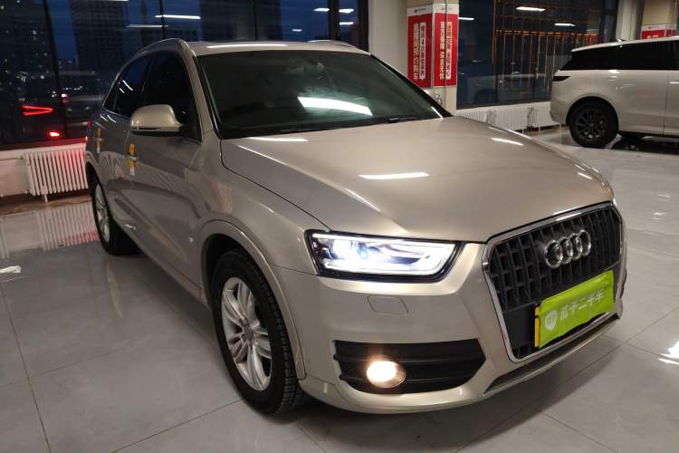 Used Audi Q3 2015 35 TFSI quattro Technology Edition Front Right 45 Deg