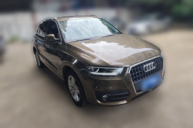Used Audi Q3 2015 30 TFSI Comfort Model Front Right 45 Deg