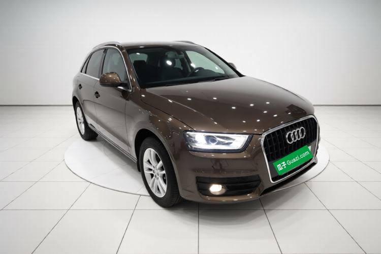 Used Audi Q3 2015 30 TFSI Comfort Model Front Right 45 Deg