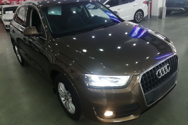 Used Audi Q3 2015 30 TFSI Comfort Model Front Right 45 Deg