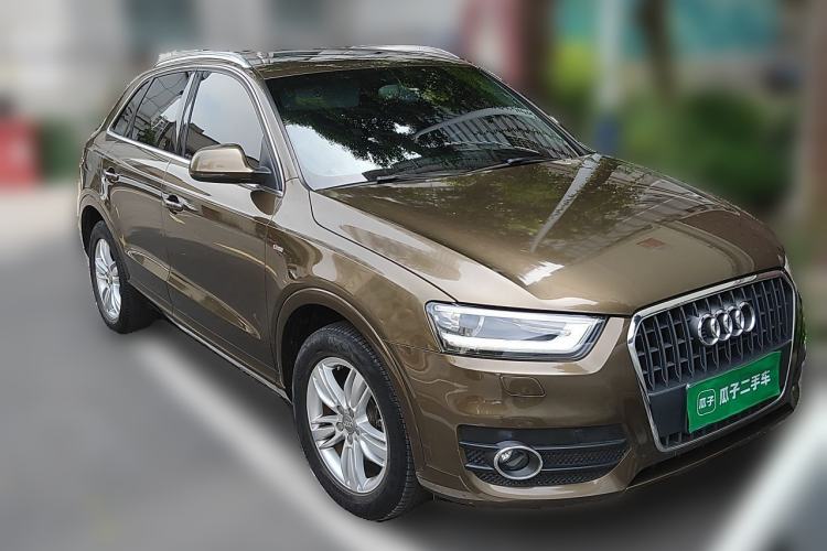 Used Audi Q3 2015 30 TFSI Comfort Model Front Right 45 Deg