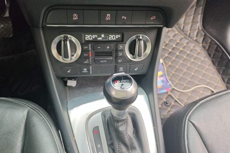 Used Audi Q3 2015 35 TFSI quattro Millionth Anniversary Edition Gear Lever