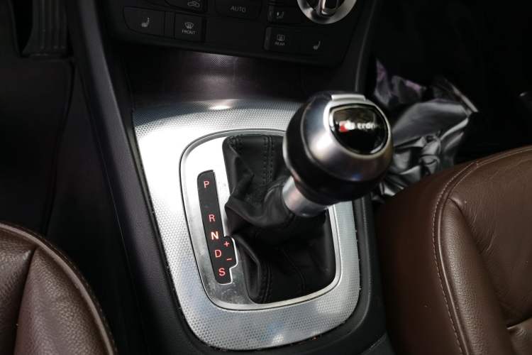 Used Audi Q3 2015 35 TFSI quattro Technology Edition Gear Lever