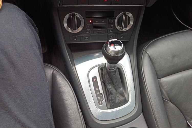 Used Audi Q3 2015 35 TFSI Comfort Model Gear Lever