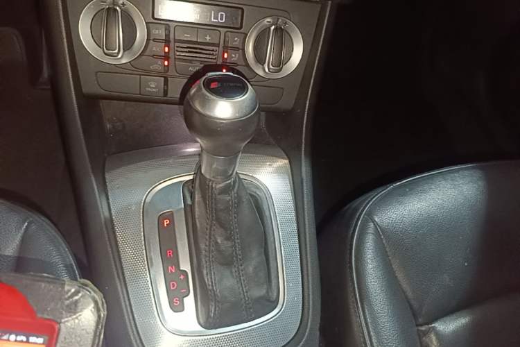 Used Audi Q3 2015 30 TFSI Comfort Model Gear Lever
