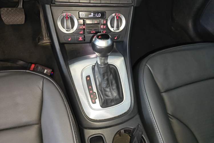Used Audi Q3 2015 35 TFSI Comfort Model Gear Lever