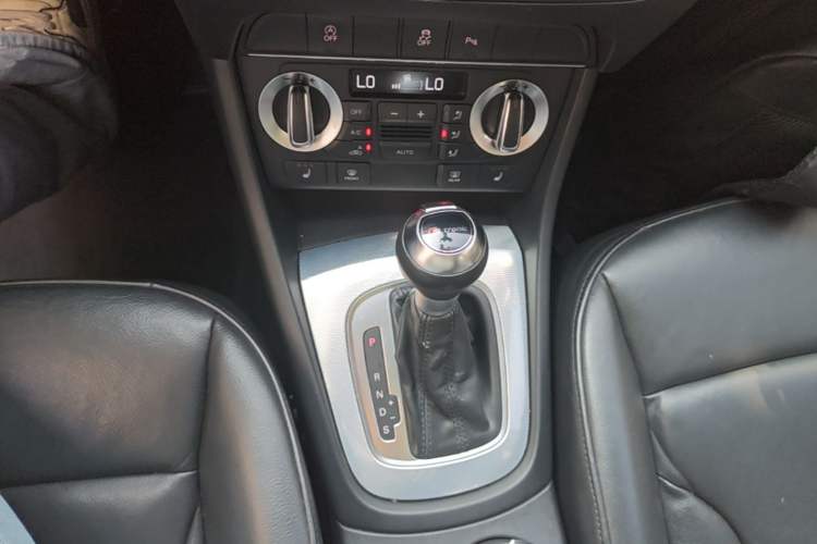 Used Audi Q3 2015 35 TFSI Millionth Anniversary Comfort Model Gear Lever