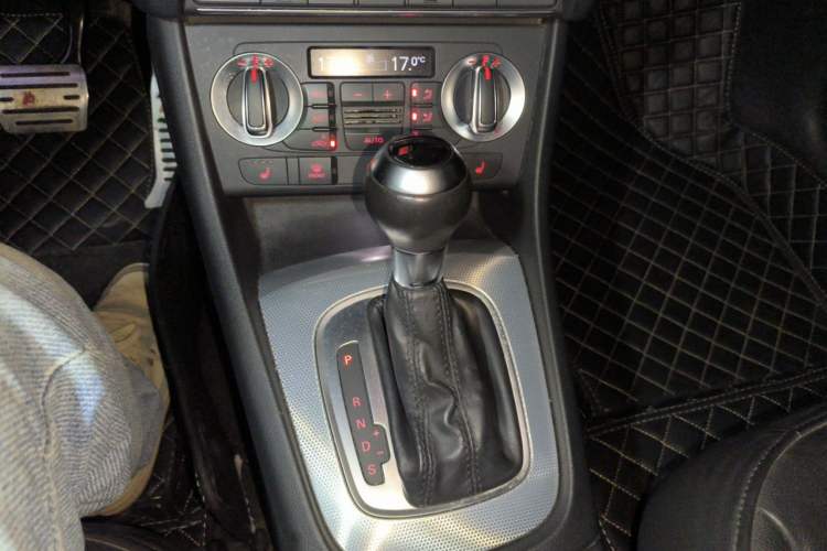Used Audi Q3 2015 35 TFSI Comfort Model Gear Lever