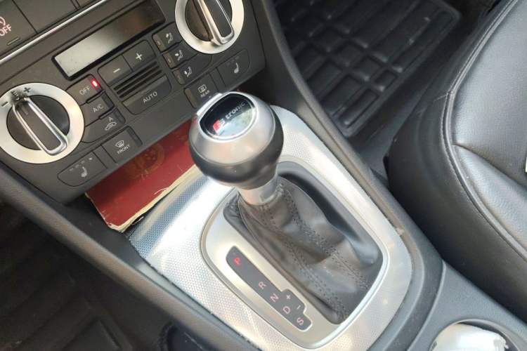 Used Audi Q3 2015 35 TFSI Comfort Model Gear Lever