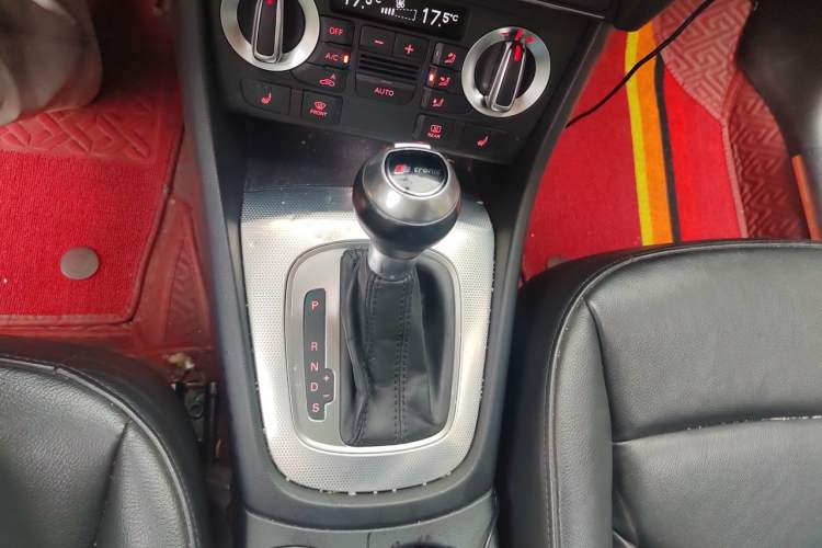 Used Audi Q3 2015 35 TFSI Comfort Model Gear Lever