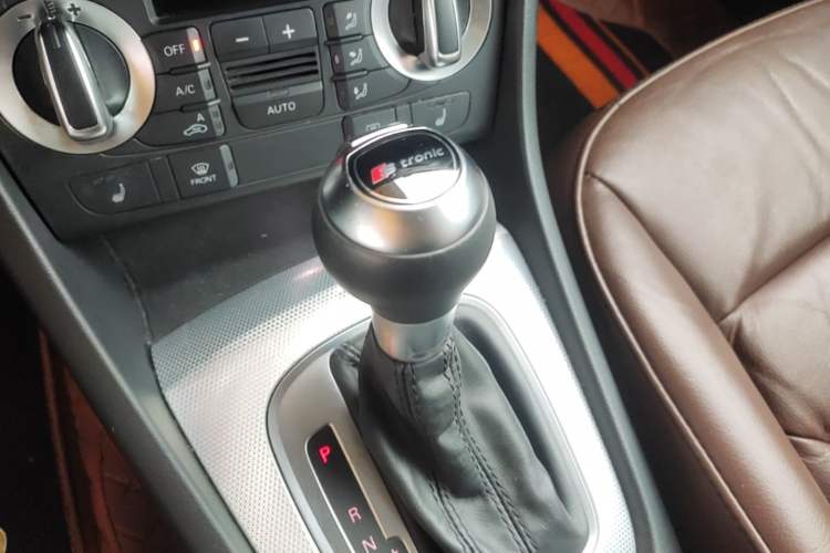 Used Audi Q3 2015 35 TFSI quattro Technology Edition Gear Lever