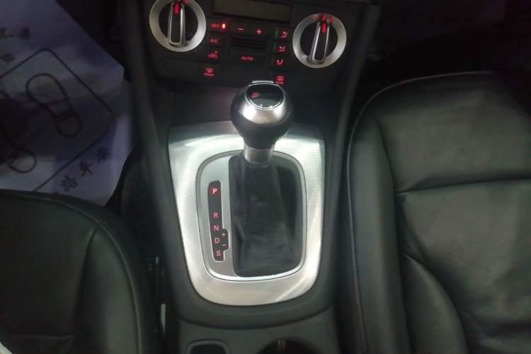 Used Audi Q3 2015 30 TFSI Comfort Model Gear Lever