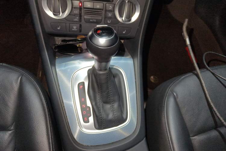 Used Audi Q3 2015 35 TFSI quattro Technology Edition Gear Lever