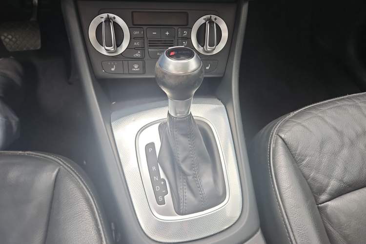 Used Audi Q3 2015 35 TFSI quattro Millionth Anniversary Edition Gear Lever