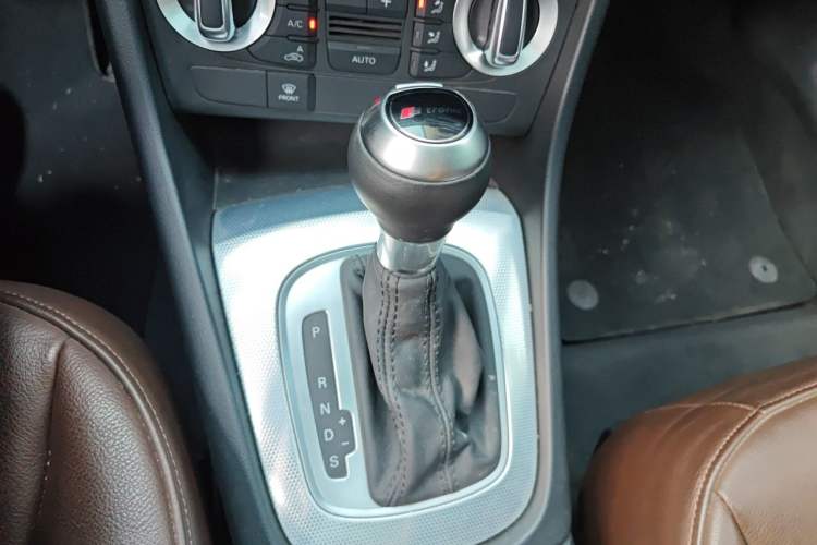 Used Audi Q3 2015 30 TFSI Comfort Model Gear Lever