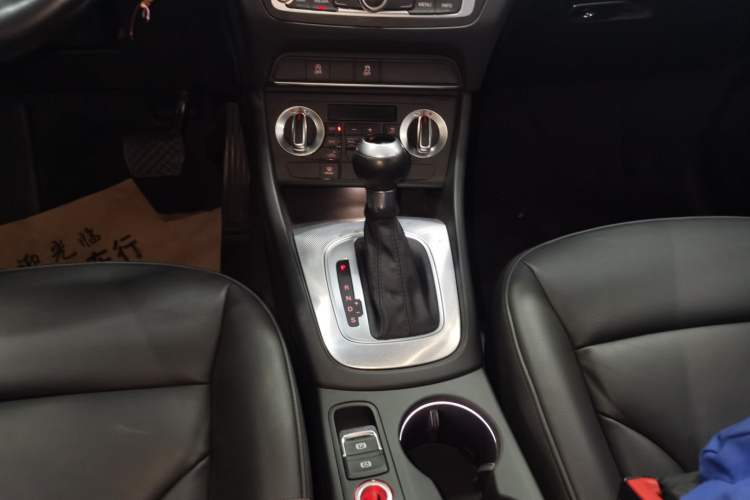 Used Audi Q3 2015 30 TFSI Comfort Model Gear Lever