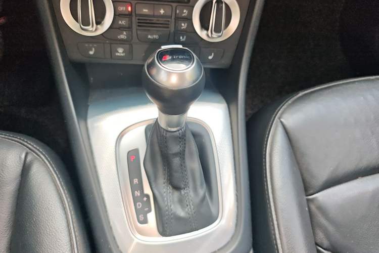 Used Audi Q3 2015 35 TFSI quattro Technology Edition Gear Lever