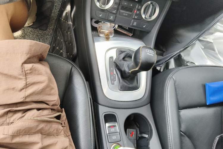 Used Audi Q3 2015 35 TFSI Comfort Model Gear Lever